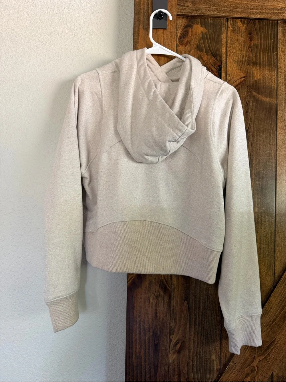 Great condition!! Women’s size 8 lululemon Sweatshirt!